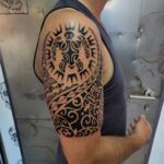 Maori Muster Tattoo schwarz weiß Graz